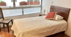 Se vende acogedor departamento con balcon y vista a lindo jardin interno en Miraflores